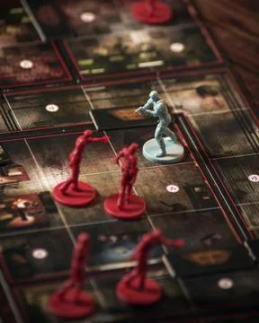 Resident Evil 2 board game components close up featuring zombie miniatures .. Foto stock