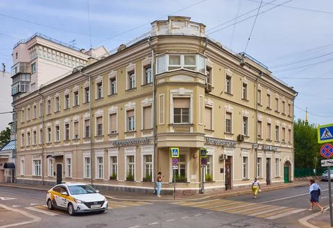 Residential building at the intersection of Malaya Polyanka and 1st Khvosto.. Stock Photos