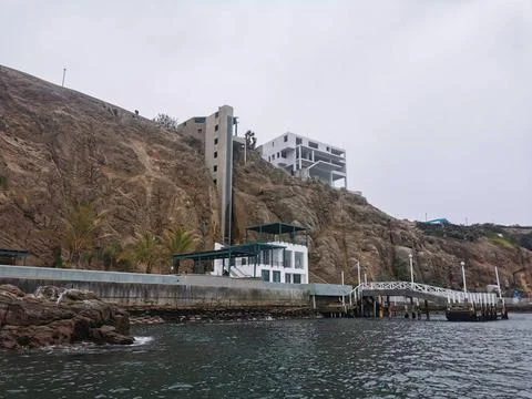 Residential condominium built on a cliff with an elevator that reaches sea .. Stock Photos