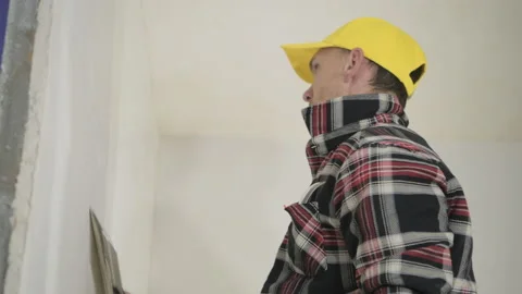 Residential Drywall Patching by Caucasian Worker Vídeos de archivo 154774923