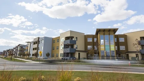 Residential Roundabout 스톡 동영상 87099474