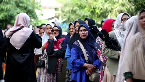 Residents queue at flash market ahead of Ramadan in Indonesia, INDONESIA, ID - 0 Stock-Footage 328136595