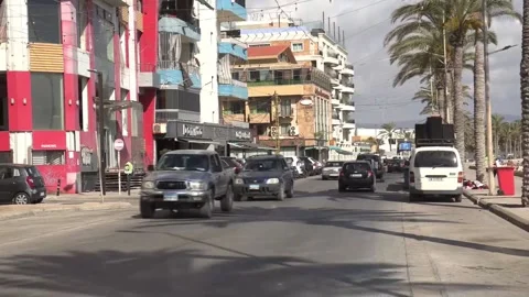 Residents of Tyre return to a city devastated by war with doubts about peace, Ti Stockbeeldmateriaal 337639913