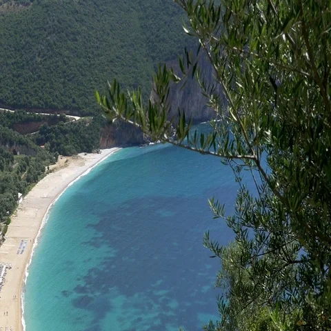 Resort built at the end of a bay with clear blue water 스톡 동영상 69321456