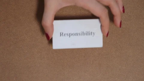 RESPONSIBILITY. Top shot - Hand puts paper card with word. CORE VALUE concept. Vídeo Stock 124438072