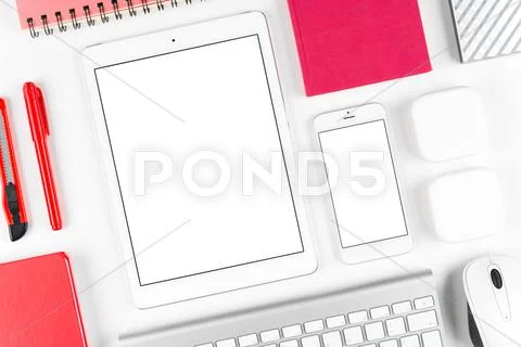 Responsive design: Keyboard, tablet and smartphone on white table Stock Photos