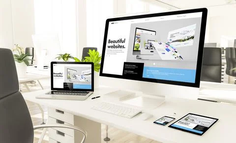 Responsive devices in loft office mockup Illustrazione stock