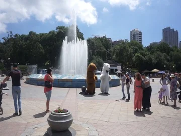 Rest at the fountain Vídeo Stock 85599831