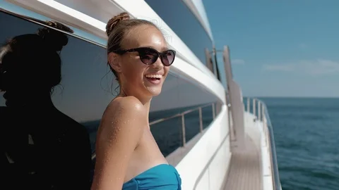 Rest of the millionaire's wife on an expensive yacht in the ocean. Slow motion Stock Footage