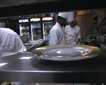 RESTAURANT busy kitchen Stockbeeldmateriaal 20603184