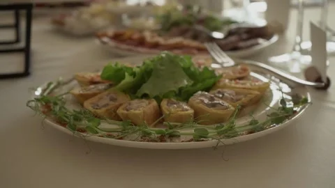 Restaurant decorated in wedding style Vídeo Stock 327630264