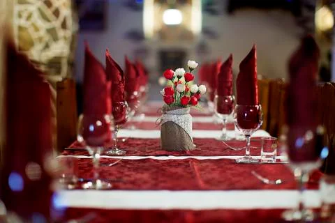 The restaurant .Empty restaurant. Table setting. Prepare for a banquet. Festi Foto stock
