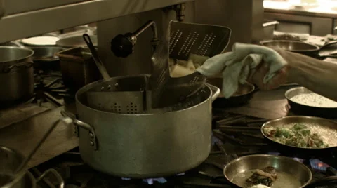 Restaurant Kitchen, Cooking Pasta 動画素材 61242851