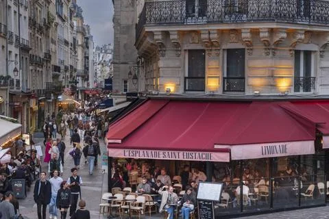  Restaurant L Esplanade Saint Eustache (1 Rue de Turbigo, 75001 Paris) bei... Stock Photos