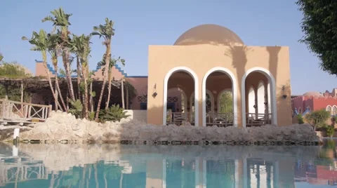 Restaurant next to pool Stockbeeldmateriaal 53680548