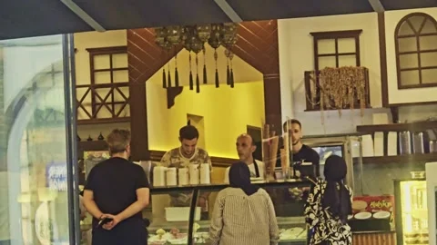 A restaurant with tables and. Vídeo Stock 284669028