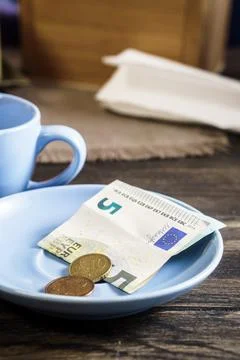 Restaurant tips in euro banknotes and coins Fotos de archivo