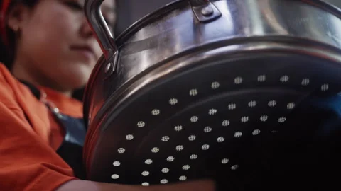 Restaurant worker cleaning steamer pot in kitchen Stock-Footage 323095118