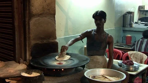 Restaurant Worker Making Paratha On Hot Plate On Street In Kolkata, India 스톡 동영상 114689421