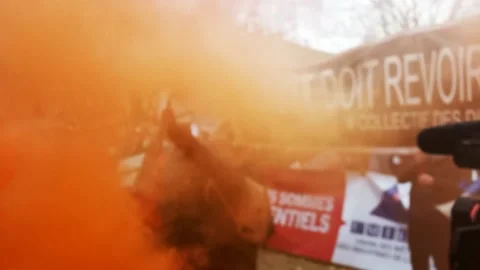Restaurant workers protest. Covid-19 closure in Paris today, France Stock Footage 170345486