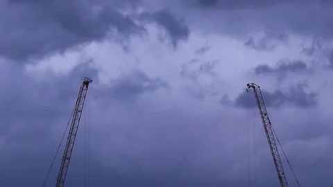 Resting construction tower cranes and cloudy sky Video stock 130171010
