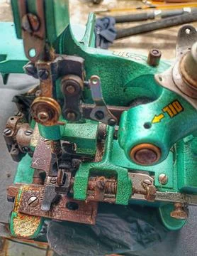 Restoration of an old clothes machine. Foto stock