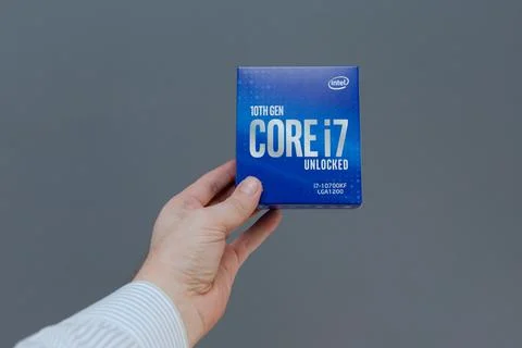 Retail Box Intel  i7 CPU Processor for desktop in hand. Illustrative Editorial 스톡 사진