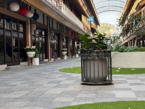 Retail complex designed with strong traditional Japanese and East Asian Foto stock