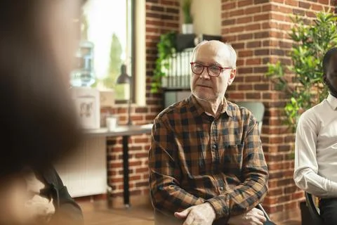 Retired man attending rehab program Stock-Fotos