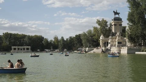 Retiro Park, the lake Stock Footage 117159124