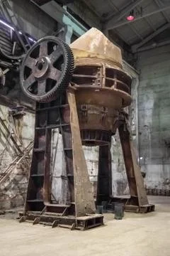 Retort in workshop on Old Mining and metallurgical plant Foto stock