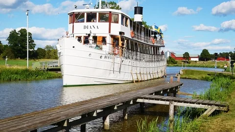Retractable bridge closing after boat Stock Footage 94564577