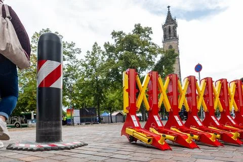 Retractable security barriers and protective bollard stand on paved square near Stockfoto's