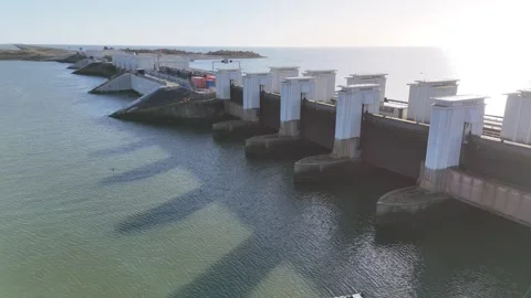 Retreating aerial from lock complex toward the long dike Stockbeeldmateriaal 333444572