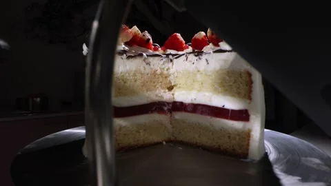 Retreating View of Strawberry Cake Vidéo 275145923