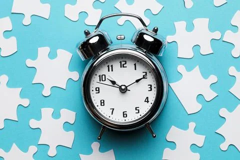 Retro alarm clock jigsaw puzzle pieces blue backdrop 스톡 사진