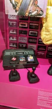 Retro Atari computer with joysticks and radio cassette tapes Foto stock