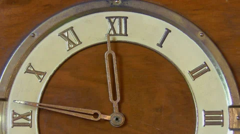 Retro clock with Roman numerals 库存影片 33494463