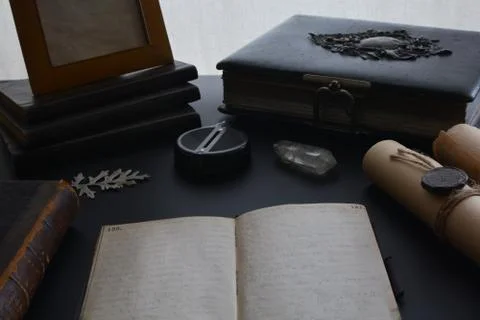 Retro composition on desk with traveler items Foto stock