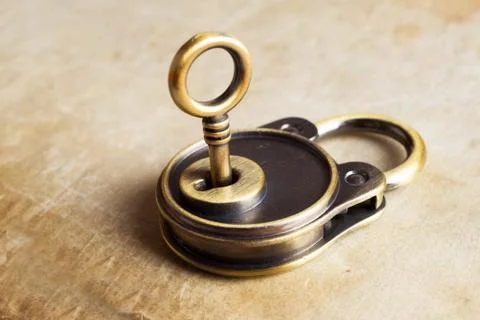 Retro copper keys padlock Foto stock