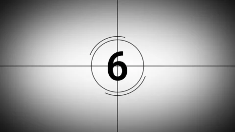 Retro countdown timer animation with dynamic rotating dashed circle. Stock Footage 336468407