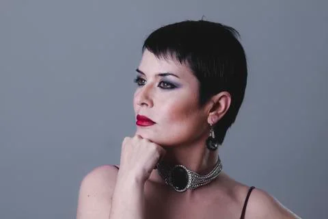 Retro dancer flapper with short black hair and jewelry Stock Photos