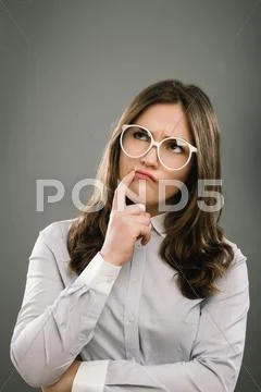 Retro geek girl wearing glasses grainy vintage portrait Stock-Fotos