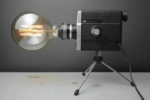 Retro lamp from an old camera with an Edison lamp. Concept is a good idea. Foto stock