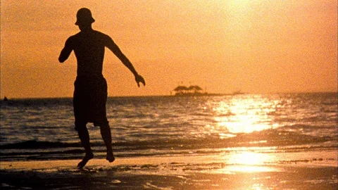 Retro looking footage of breakdancer on beach in Philippines 스톡 동영상 118076736