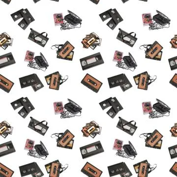 Retro pattern in form of old videotapes and audiotapes on white background. Foto stock