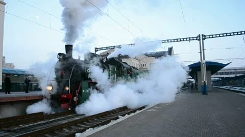Retro steam engine, blue wagon line, Central Railway Station, Kiev, UKRAINE. Vidéo 21763072