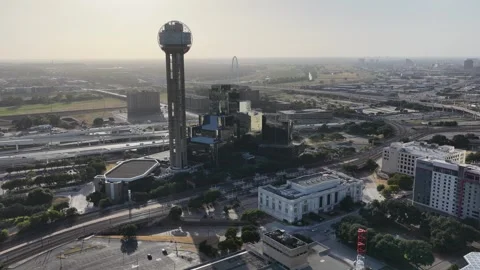 Reunion Tower above the Trinity River floodway in Dallas, Texas aerial drone Vidéo 342496969