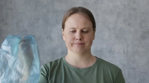 Reusable shopping bag vs plastic. Video stock 302790319