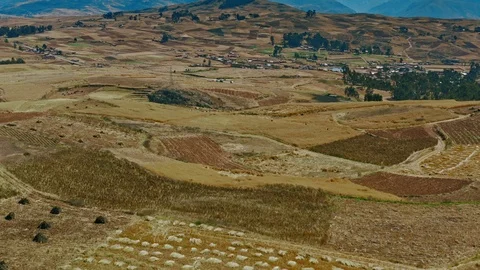 Reveal of epic fields and mountains in Chincero, Urubamba, Sacred Valley Stock Footage 115283095